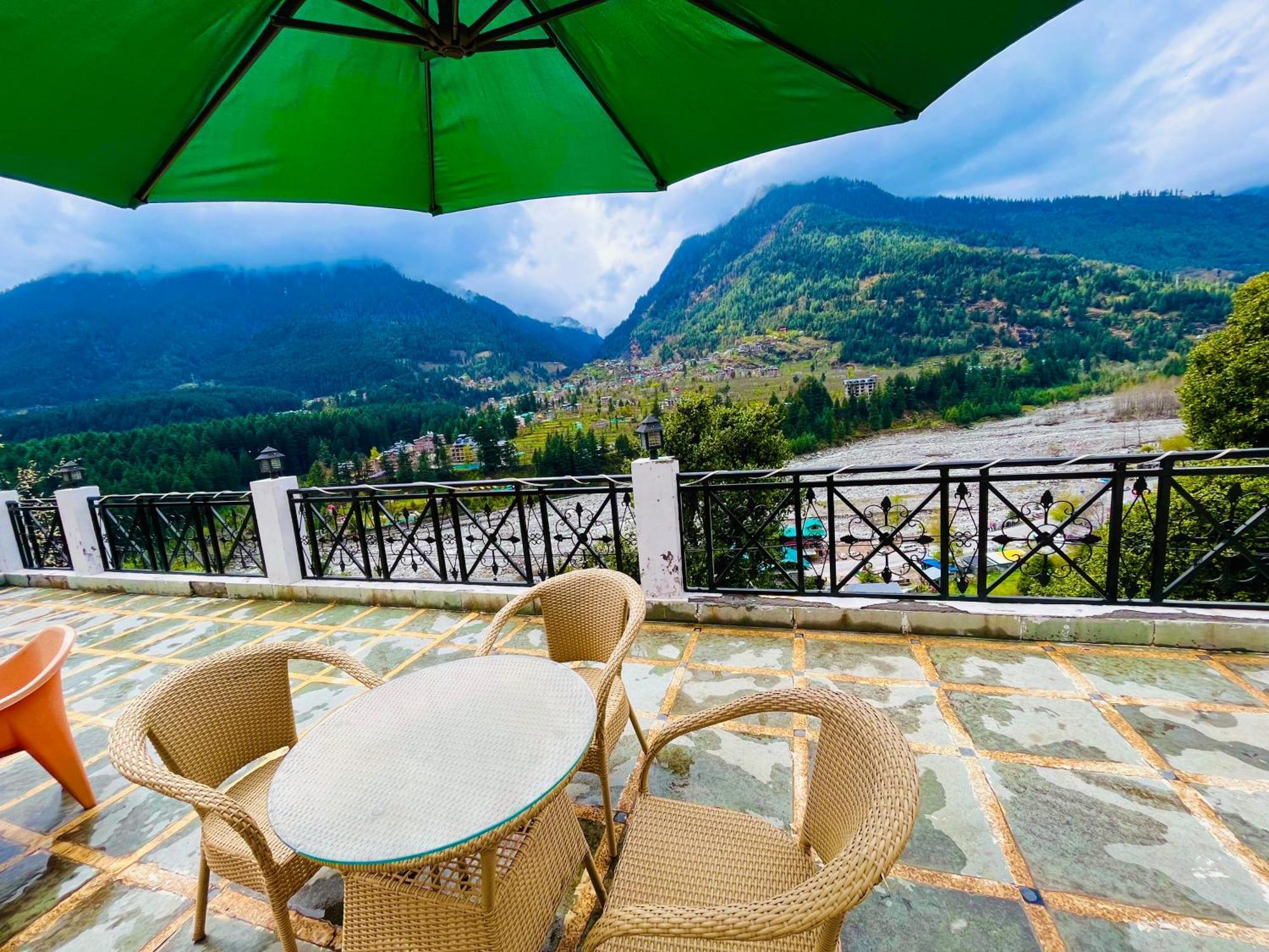 Hotel Hollywood - Scenic River & Mountain View With Premium Near Mall Road Manali (Himachal Pradesh)