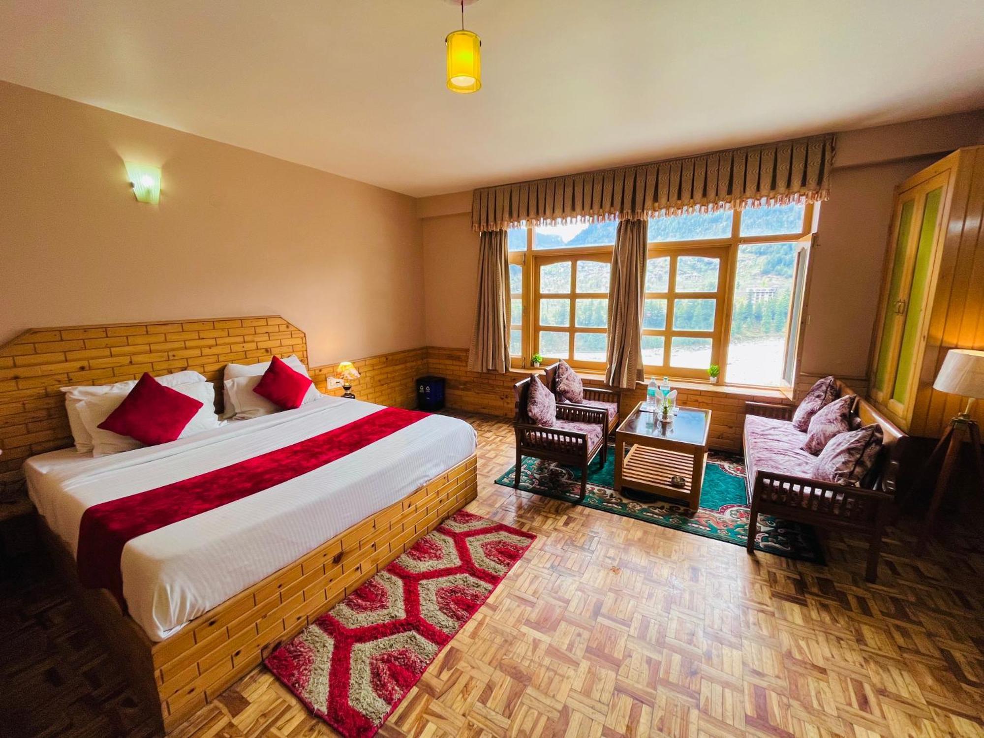 Hollywood - Scenic River & Mountain View With Premium Near Mall Road Hotel Manali (Himachal Pradesh)